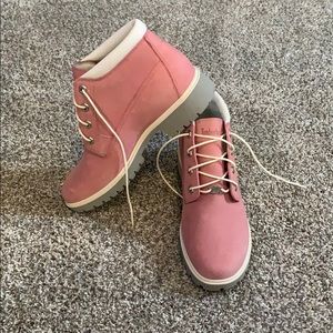 Pink Timberlands NWOT SZ 9